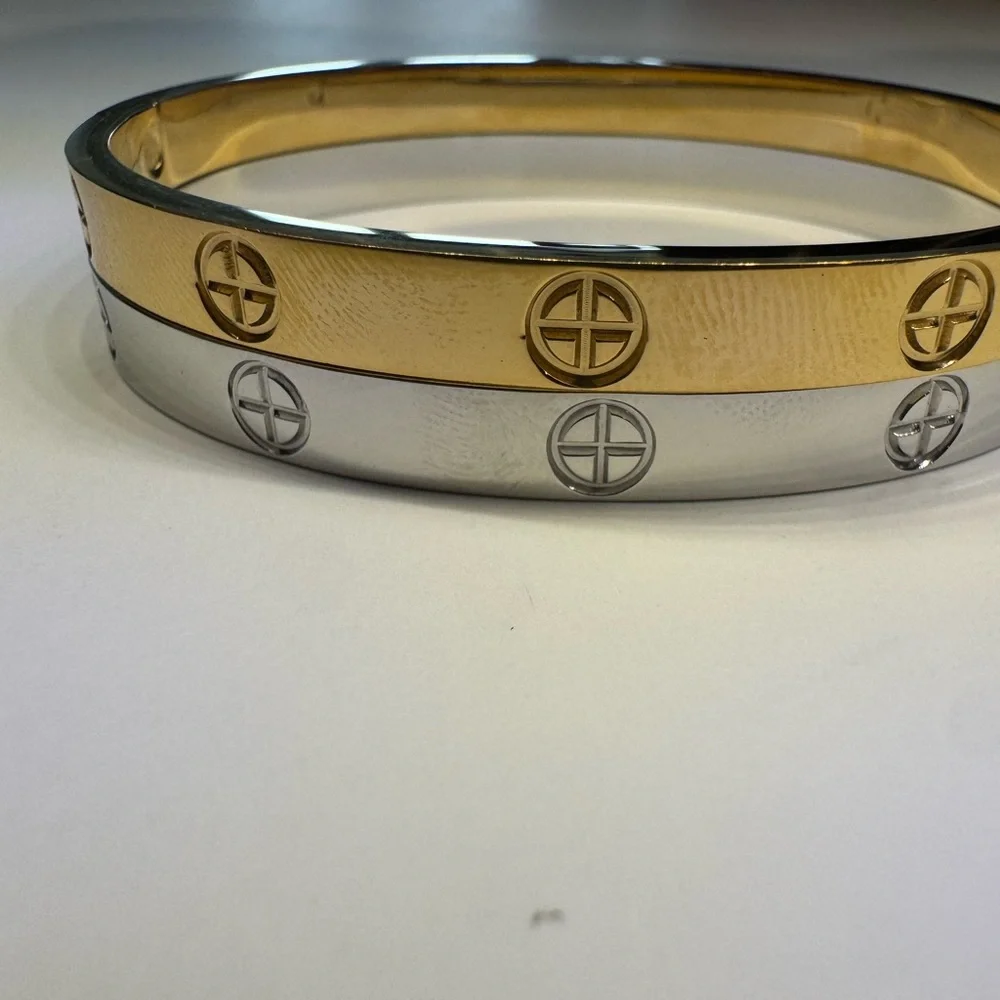 Gold Bangle Bracelet - Picture 5 of 6